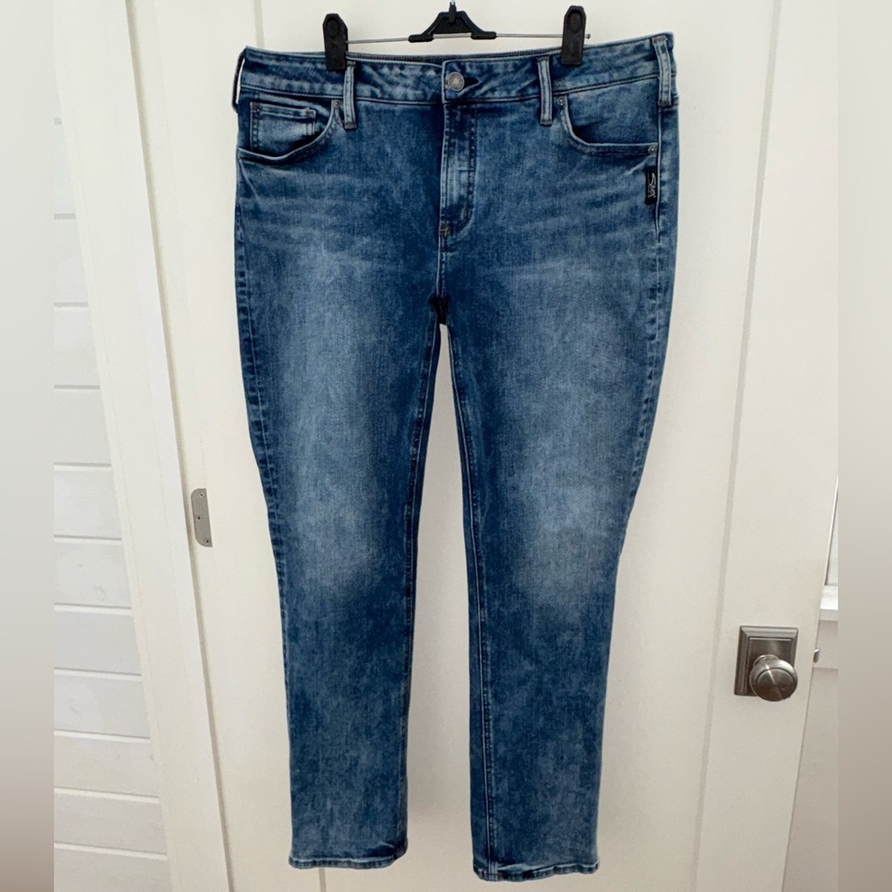 Silver Jeans Avery straight leg jeans sz 36x31 NWOT